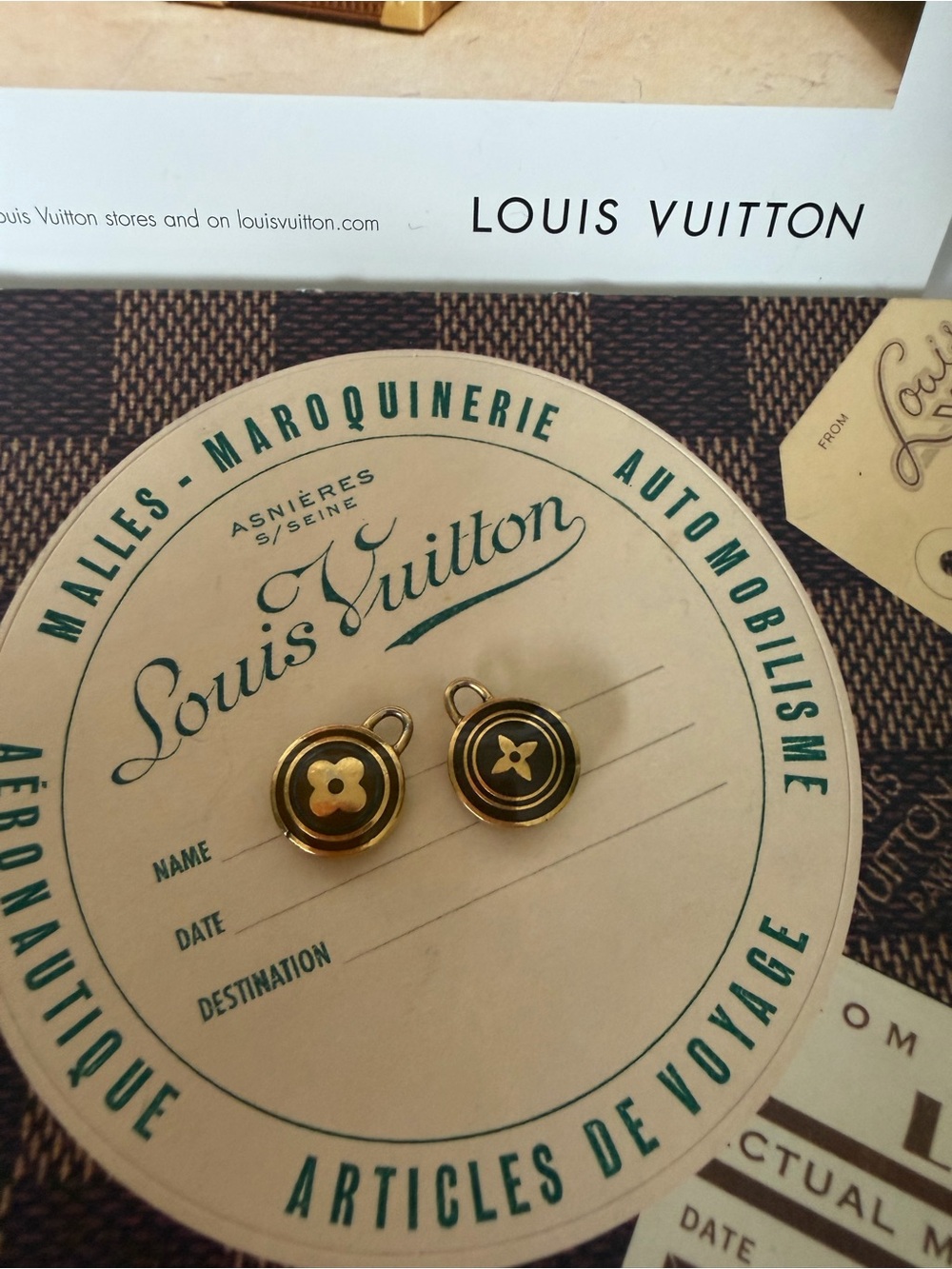 Louis Vuitton Brown/ Gold
Flower Pastille Charms set of 2